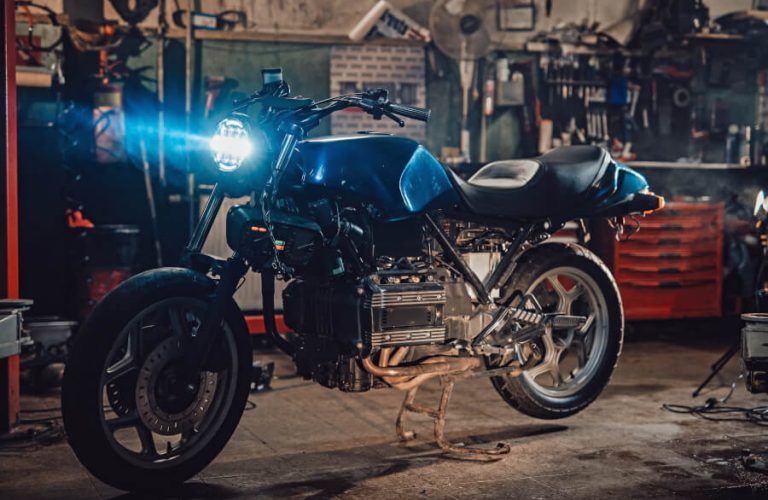 バイクガレージ